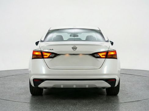Used 2025 Nissan Altima 2.5 SV FWD image 7