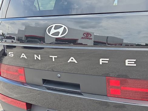 Used 2025 Hyundai Santa Fe SEL FWD image 8