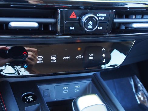 Used 2026 Nissan Kicks SR FWD image 23