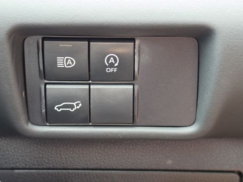 Used 2023 Toyota Highlander XLE FWD image 17
