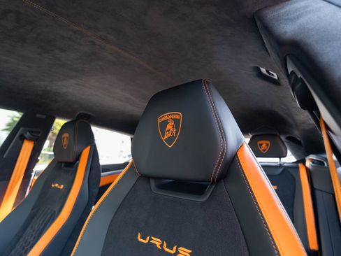 Used 2024 Lamborghini Urus S AWD/4WD image 16