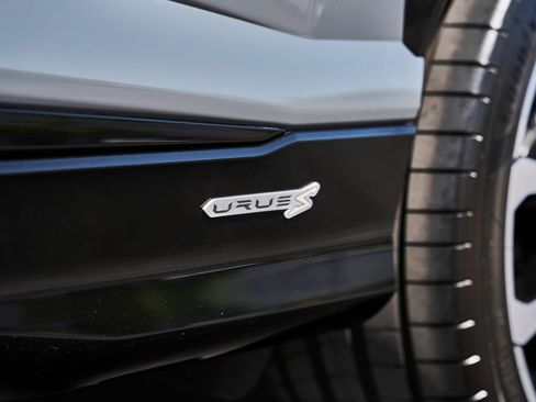 Used 2023 Lamborghini Urus S AWD/4WD image 3