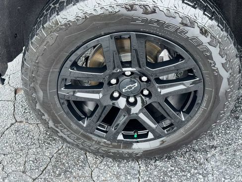 Used 2025 Chevrolet Silverado 1500 LT Trail Boss w/ LT Trail Boss Premium Package AWD/4WD image 12