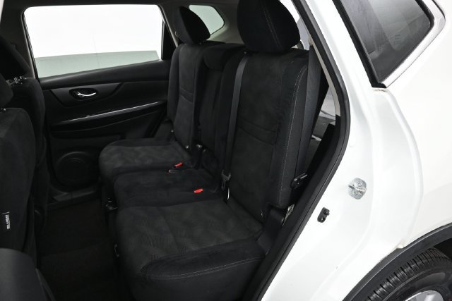 Used 2016 Nissan Rogue SV w/ SV Premium Package AWD/4WD image 27