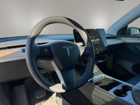 Used 2023 Tesla Model Y Long Range AWD/4WD image 11