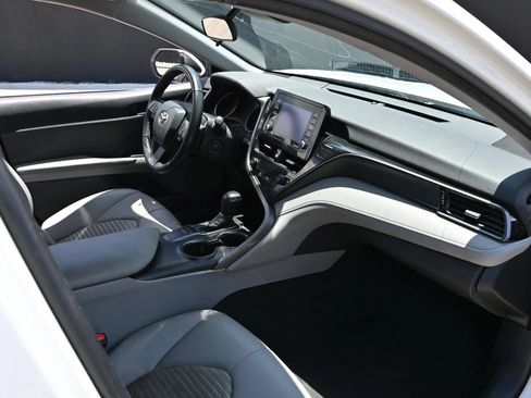 Used 2022 Toyota Camry SE FWD image 11