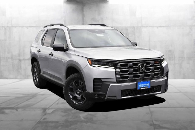 New 2026 Honda Pilot TrailSport image 2