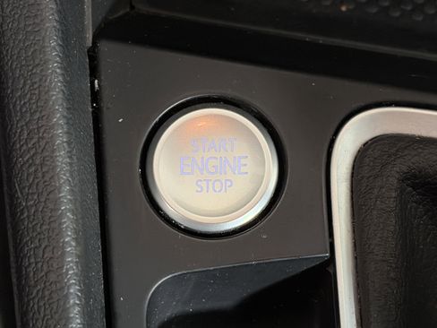 Used 2023 Volkswagen Jetta SE image 25