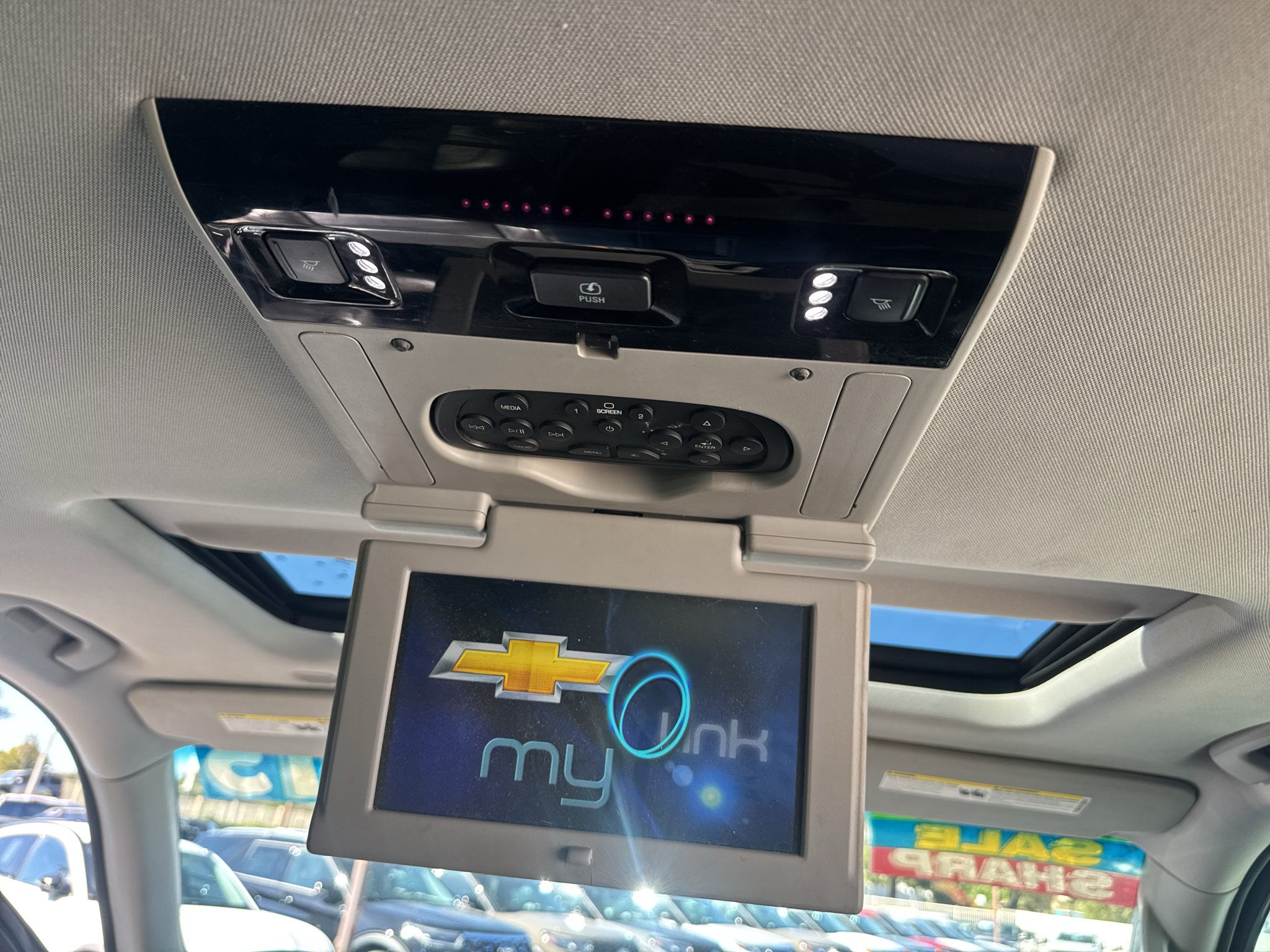 Used 2015 Chevrolet Suburban LTZ RWD image 14