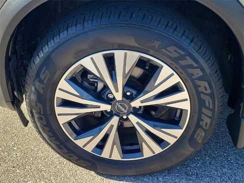 Certified 2022 Nissan Rogue SV w/ SV Premium Package image 11