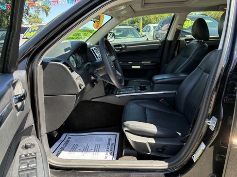 Used 2008 Chrysler 300 Touring RWD image 3