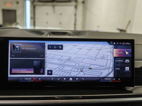 Used 2024 BMW X7 xDrive40i w/ Executive Package image 15