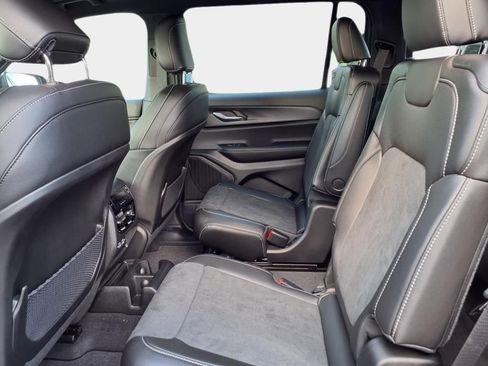 New 2025 Jeep Grand Cherokee L Altitude image 15