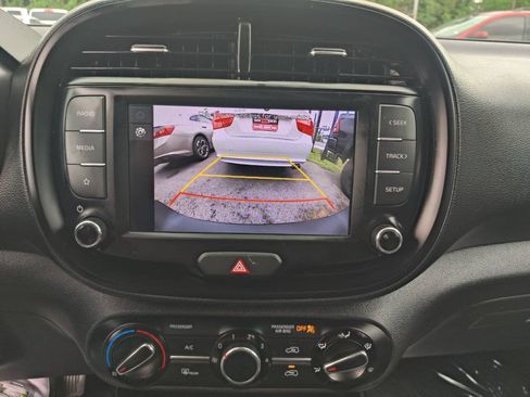 Used 2022 Kia Soul LX FWD image 16