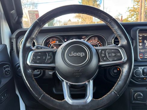 Used 2021 Jeep Gladiator Overland image 23