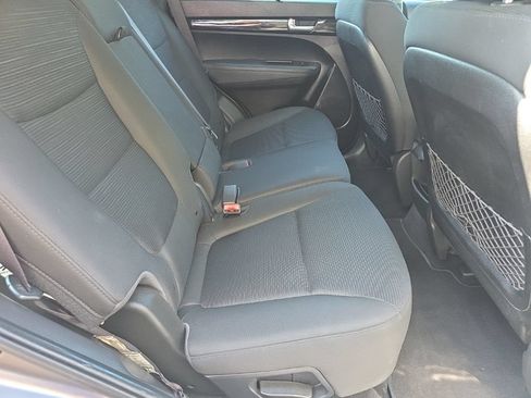 Used 2014 Kia Sorento LX FWD image 24