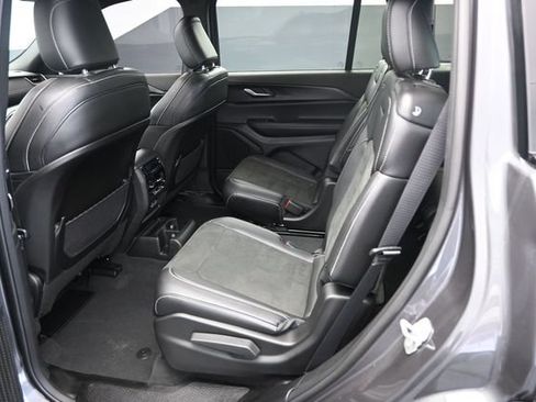Used 2025 Jeep Grand Cherokee L Altitude AWD/4WD image 11