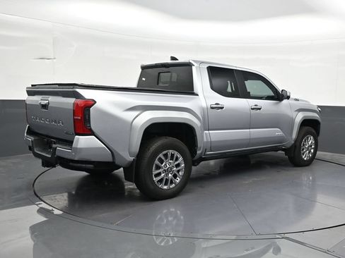 Used 2025 Toyota Tacoma Limited AWD/4WD image 5