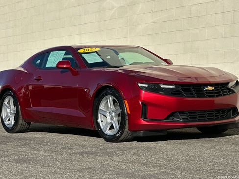 Used 2023 Chevrolet Camaro LT image 1