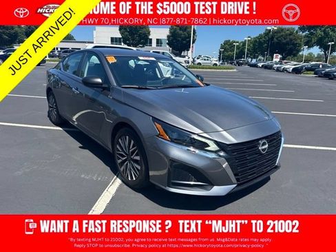 Used 2025 Nissan Altima 2.5 SV FWD image 1