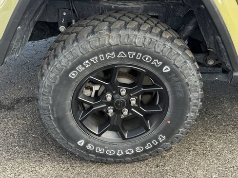 Certified 2025 Jeep Gladiator Mojave AWD/4WD image 12