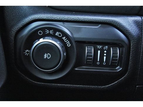 Used 2019 Jeep Wrangler Unlimited Sahara image 17