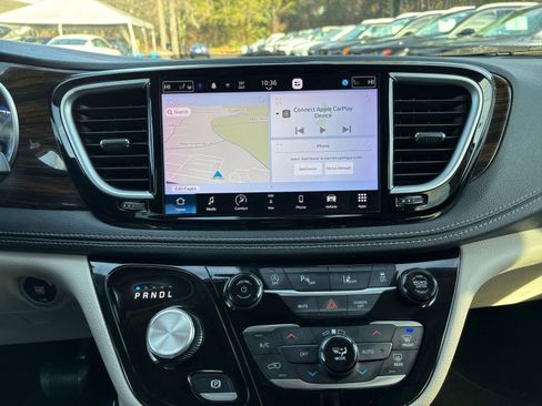 Used 2023 Chrysler Pacifica Limited image 24