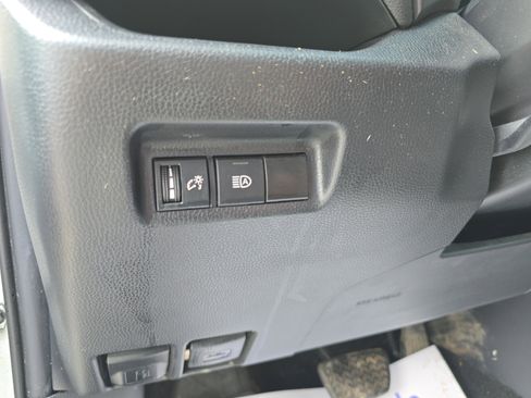 Used 2021 Toyota RAV4 XLE image 17