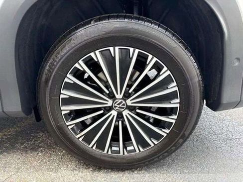 Used 2025 Volkswagen Tiguan S w/ 18" Wheel Package FWD image 12