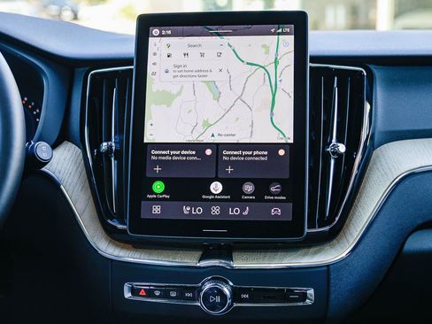 Certified 2026 Volvo XC60 B5 Plus w/ Climate Package image 15