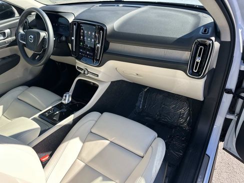 Certified 2026 Volvo XC40 B5 Plus w/ Protection Package Premier image 26