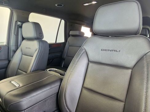 Used 2025 GMC Yukon Denali RWD image 13