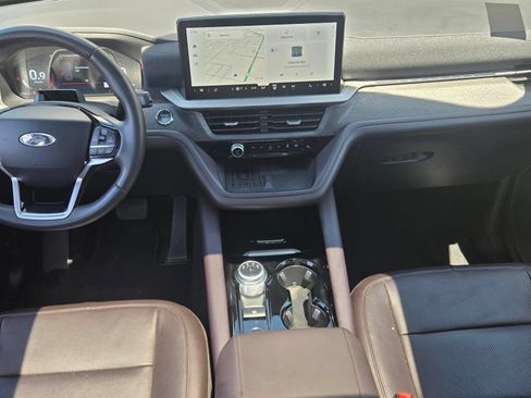 Used 2025 Ford Explorer Platinum w/ LUX Leather Package AWD/4WD image 12