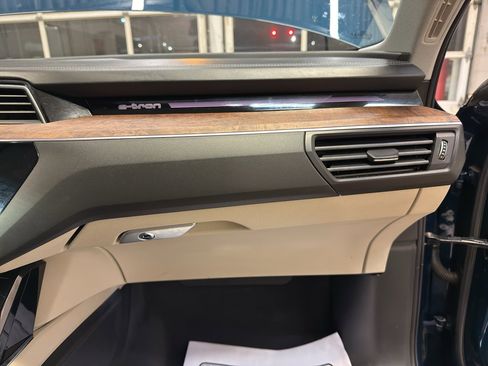Used 2019 Audi e-tron Prestige w/ Prestige Package image 24