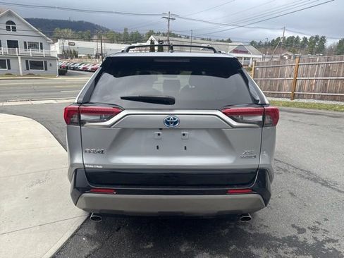Used 2022 Toyota RAV4 XSE AWD/4WD image 18