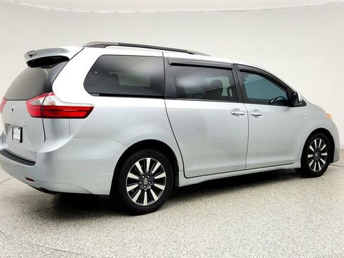 Used 2020 Toyota Sienna XLE Premium AWD/4WD image 5
