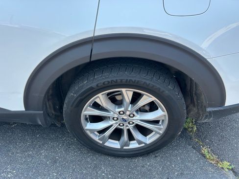 Used 2021 Ford Explorer XLT w/ Equipment Group 202A AWD/4WD image 10