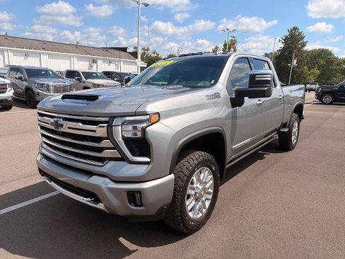 Used 2024 Chevrolet Silverado 3500 High Country w/ High Country Premium Package AWD/4WD image 2
