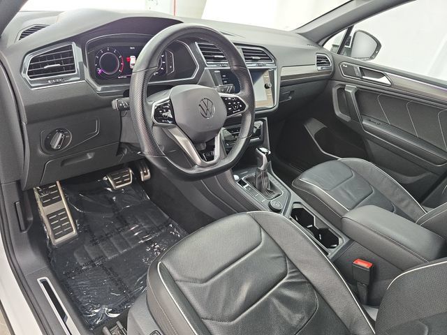 Used 2022 Volkswagen Tiguan SEL R-Line AWD/4WD image 16