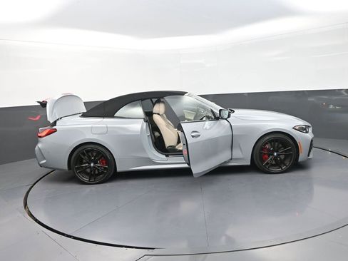 Used 2022 BMW 440i xDrive Convertible w/ Premium Package image 39