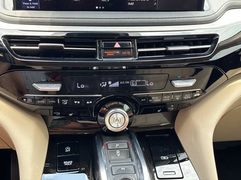 Used 2025 Acura MDX FWD image 33