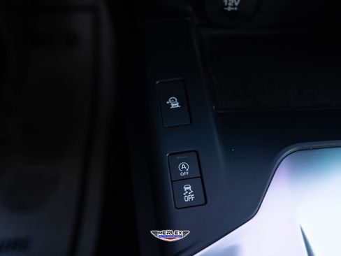 Used 2020 Jaguar E-PACE SE image 33