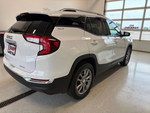 Used 2022 GMC Terrain SLT w/ LPO, Floor Liner Package AWD/4WD image 7