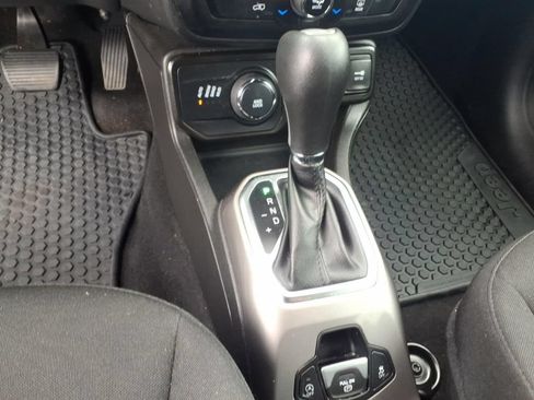 Used 2022 Jeep Renegade Latitude AWD/4WD image 27