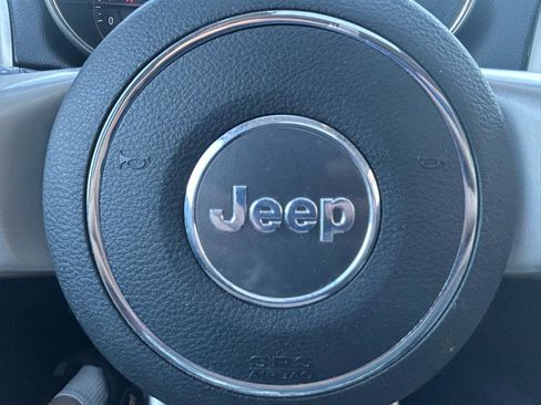 Used 2012 Jeep Grand Cherokee Laredo AWD/4WD image 21