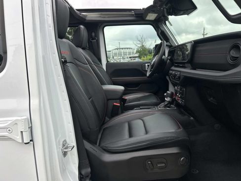 Used 2025 Jeep Wrangler Unlimited Rubicon w/ Safety Group AWD/4WD image 17