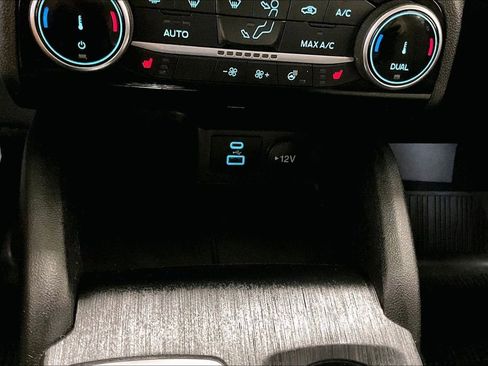 Used 2022 Ford Escape SE w/ Cold Weather Package image 16