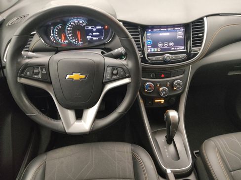 Used 2020 Chevrolet Trax LT w/ LT Convenience Package AWD/4WD image 22
