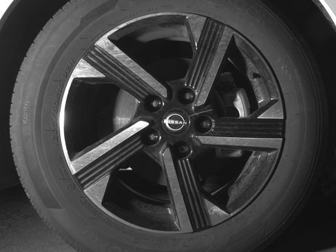 Used 2025 Nissan Sentra SV FWD image 13