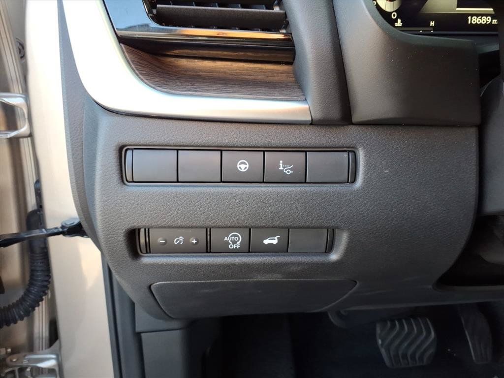 Used 2024 Nissan Rogue Platinum w/ Platinum Premium Package FWD image 17